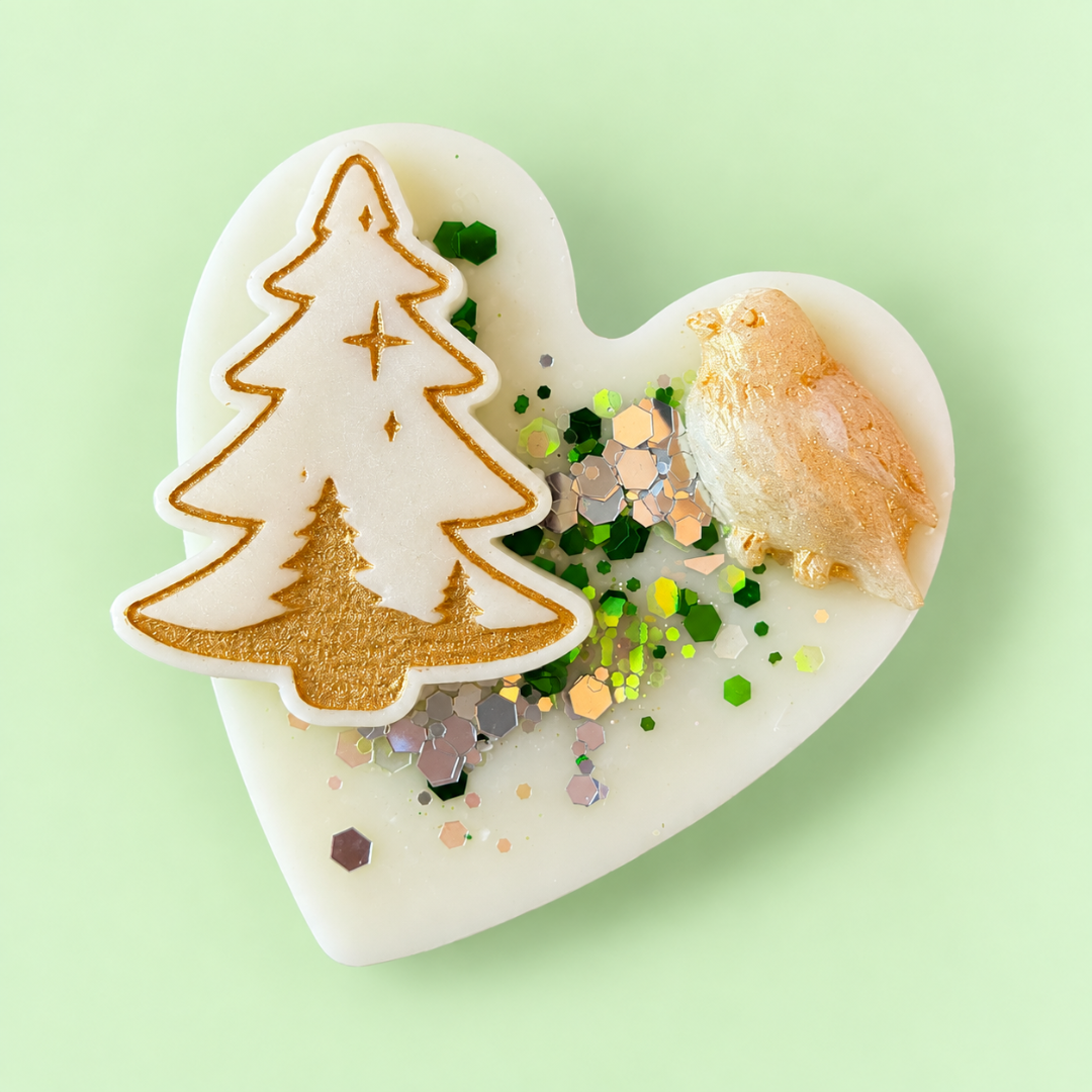 Winter Woodlands 45g Baby Heart Christmas wax melt slab by Billie Rae with a fresh pine, winter woods and soft musk fragrance.