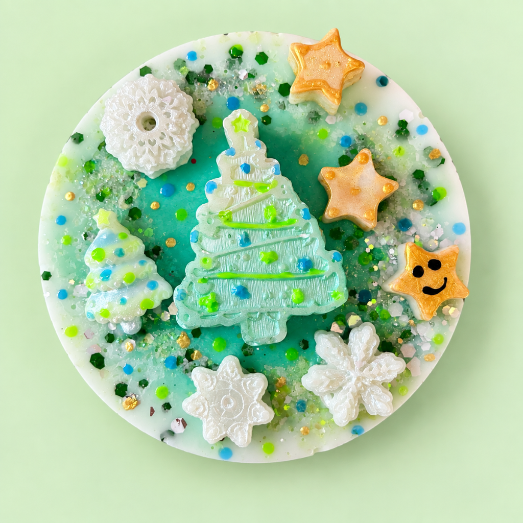 Winter Woodlands 125g Christmas wax melt slab by Billie Rae with a fresh pine, winter woods and soft musk fragrance.