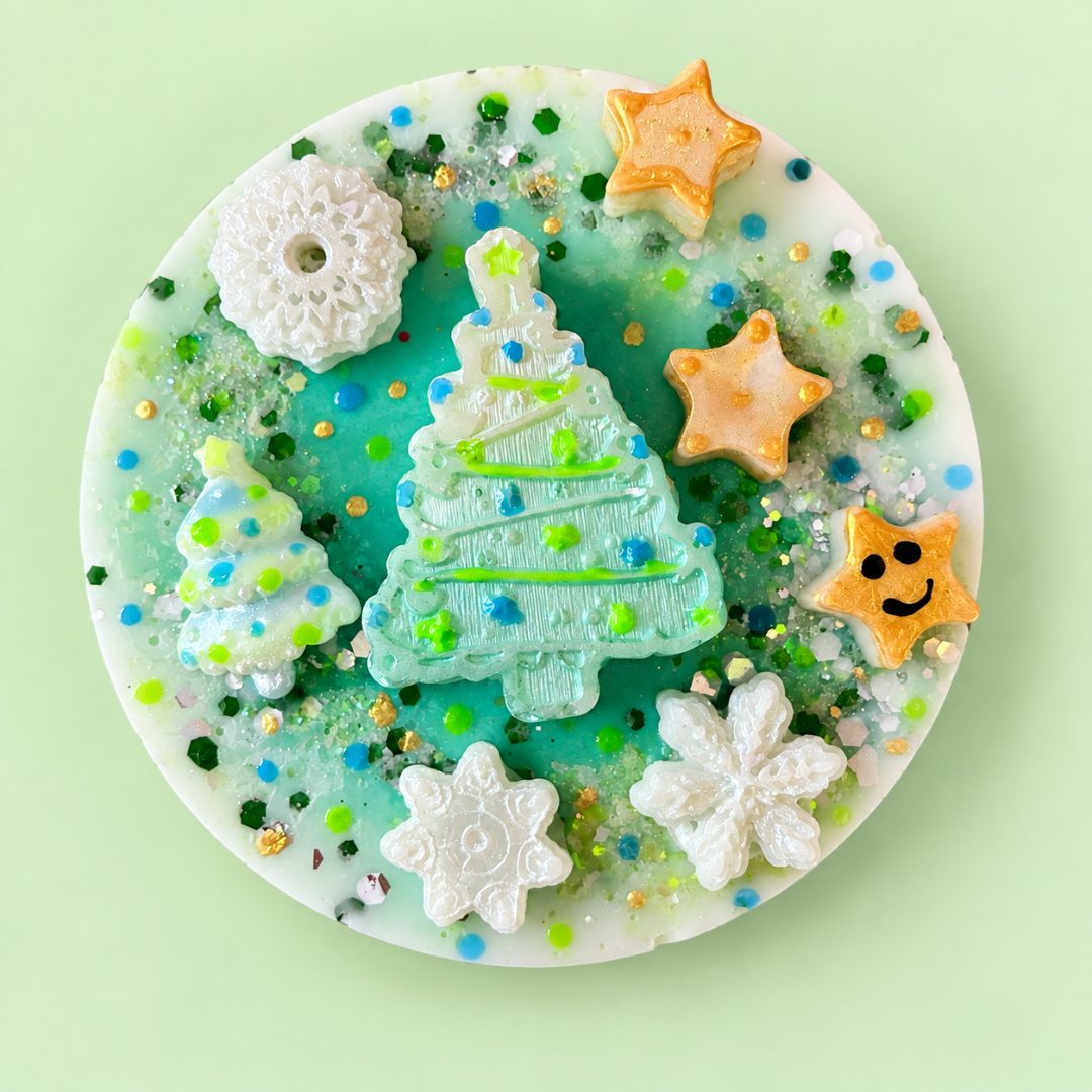 Winter Woodlands 125g Christmas wax melt slab by Billie Rae with a fresh pine, winter woods and soft musk fragrance.